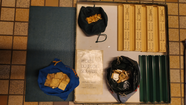 Scrabble divers
